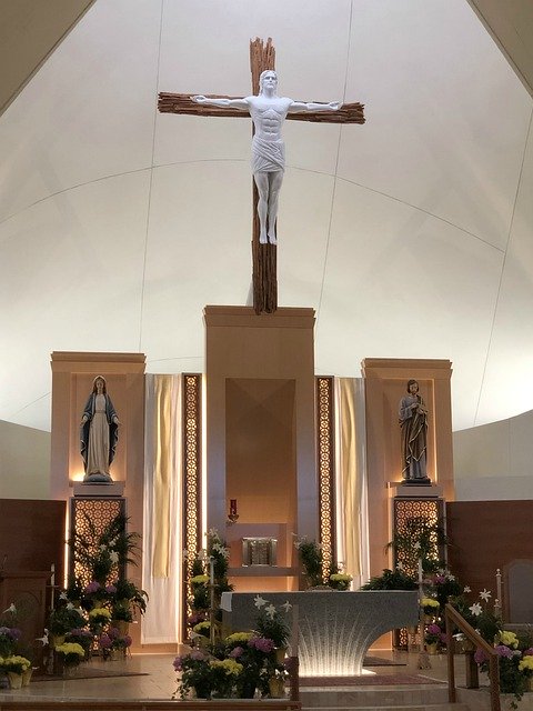 Descărcare gratuită Catholic Church Cross Altar - fotografie sau imagini gratuite pentru a fi editate cu editorul de imagini online GIMP