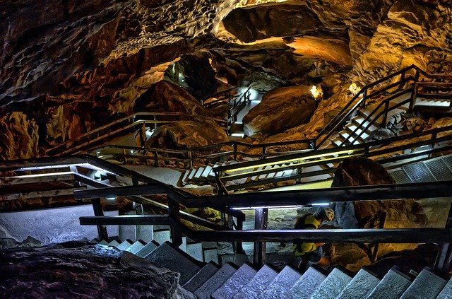 Bezpłatne pobieranie Cave Stairs Colors - bezpłatne zdjęcie lub obraz do edycji za pomocą internetowego edytora obrazów GIMP