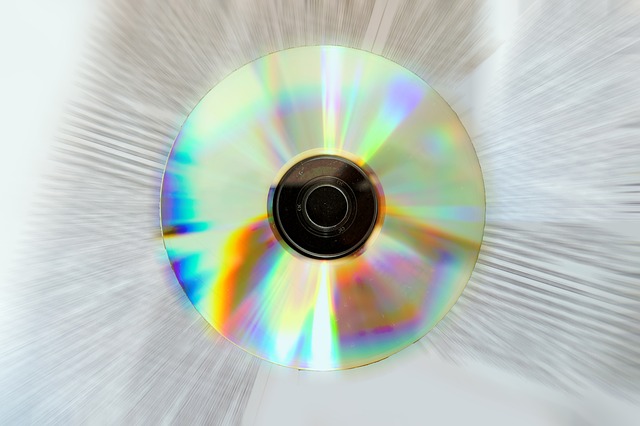 Download gratuito de mídia de dados de disco de armazenamento de cd dvd para ser editado com o editor de imagens on-line gratuito do GIMP