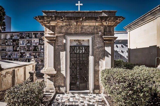 Скачать бесплатно Cemetery Crypt Grave - бесплатное фото или изображение для редактирования с помощью онлайн-редактора изображений GIMP