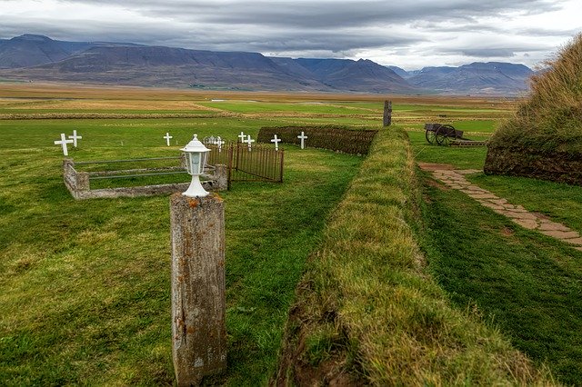 Descărcare gratuită Cemetery Iceland Cross - fotografie sau imagini gratuite pentru a fi editate cu editorul de imagini online GIMP