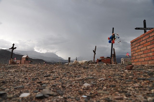 Muat turun percuma Cemetery Thunderstorm - foto atau gambar percuma untuk diedit dengan editor imej dalam talian GIMP