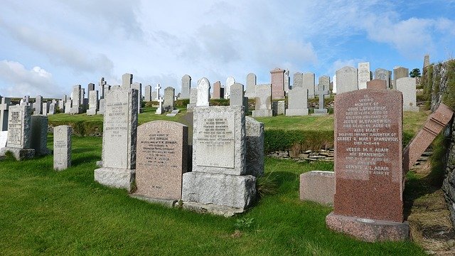 Unduh gratis Cemetery Tombstones Mourning - foto atau gambar gratis untuk diedit dengan editor gambar online GIMP