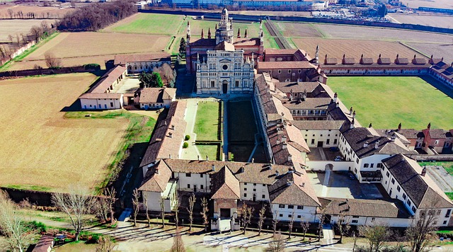 Scarica gratuitamente certosa di pavia immagine gratuita vista frontale di pavia da modificare con l'editor di immagini online gratuito GIMP