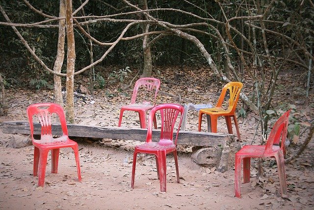 הורדה חינם Chairs Abandoned Plastic - תמונה או תמונה בחינם לעריכה עם עורך התמונות המקוון GIMP