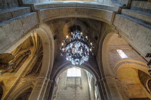 Gratis download Chandelier Lights Church - gratis foto of afbeelding om te bewerken met GIMP online afbeeldingseditor