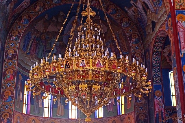 Bezpłatne pobieranie Chandelier Splendor Church - bezpłatne zdjęcie lub obraz do edycji za pomocą internetowego edytora obrazów GIMP