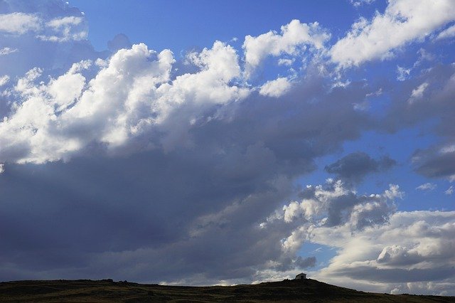 Descărcare gratuită Chapel Clouds Sky - fotografie sau imagini gratuite pentru a fi editate cu editorul de imagini online GIMP