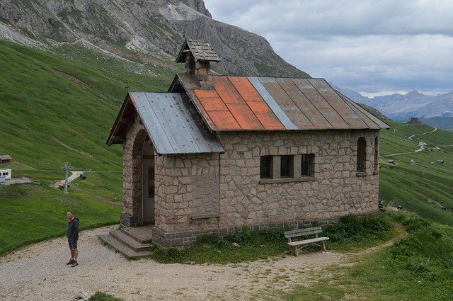 Template Photo Chapel Mountains Church - para OffiDocs