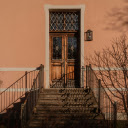 Charming Pink Facade with Rustic Wooden Door  screen for extension Chrome web store in OffiDocs Chromium
