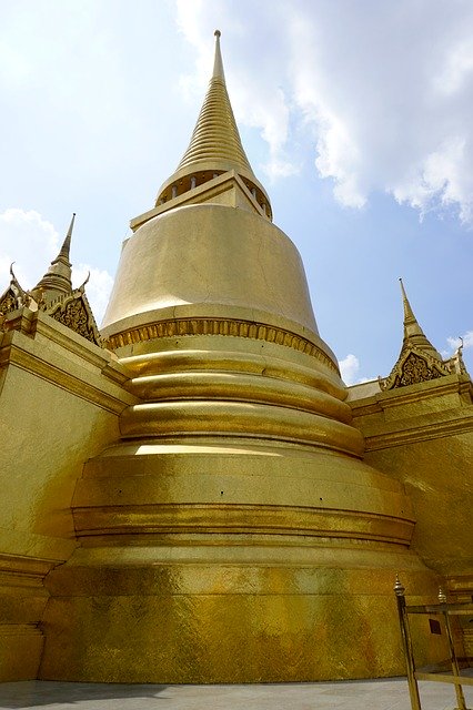 Bezpłatne pobieranie Chedi Stupa Gold Wat Phra - bezpłatne zdjęcie lub obraz do edycji za pomocą internetowego edytora obrazów GIMP