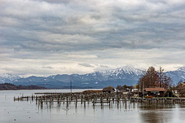 Descarga gratuita de imágenes gratuitas de las montañas del lago Chiemsee de Baviera para editar con el editor de imágenes en línea gratuito GIMP