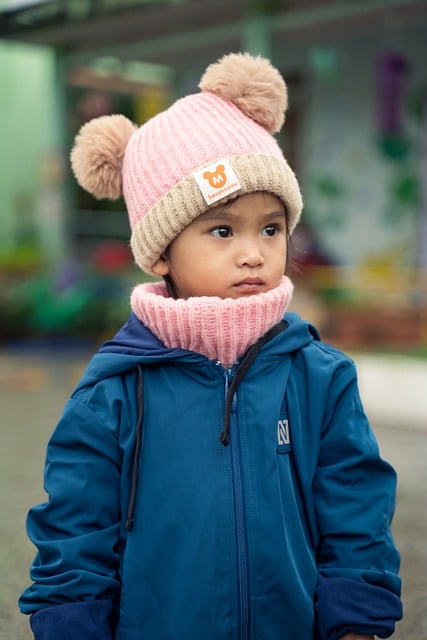 Descărcare gratuită haine de iarnă copil fetiță poza caldă gratuită pentru a fi editată cu editorul de imagini online gratuit GIMP