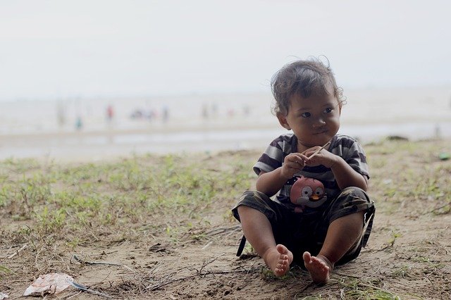 বিনামূল্যে ডাউনলোড করুন চাইল্ড ওন লোনলি বিনামূল্যের ফটো টেমপ্লেট GIMP অনলাইন ইমেজ এডিটর দিয়ে সম্পাদনা করা হবে