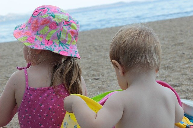 Muat turun percuma Children Beach Summer - foto atau gambar percuma untuk diedit dengan editor imej dalam talian GIMP