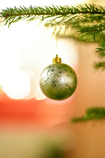 הורדה חינם של כדורי חג המולד עץ חג המולד תמונה בחינם לעריכה עם עורך תמונות מקוון בחינם של GIMP