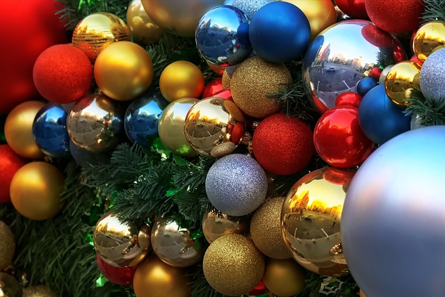 Free graphic christmas balls colored ornaments to be edited by GIMP free image editor by OffiDocs