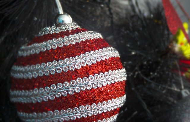 Muat turun percuma Christmas Balls Red - foto atau gambar percuma untuk diedit dengan editor imej dalam talian GIMP