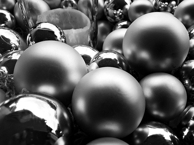 قم بتنزيل Christmas Baubles Tree مجانًا - صورة أو صورة مجانية لتحريرها باستخدام محرر الصور عبر الإنترنت GIMP