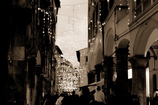 クリスマスの街の明かりを無料ダウンロード - GIMP オンライン画像エディターで編集できる無料の写真または画像