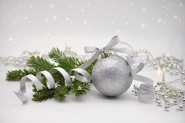 Bezpłatne pobieranie srebrnego motywu świątecznego z motywem świątecznym do edycji za pomocą bezpłatnego edytora obrazów online GIMP