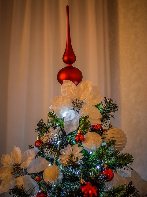 Bezpłatne pobieranie Christmas Tree Red - bezpłatne zdjęcie lub obraz do edycji za pomocą internetowego edytora obrazów GIMP