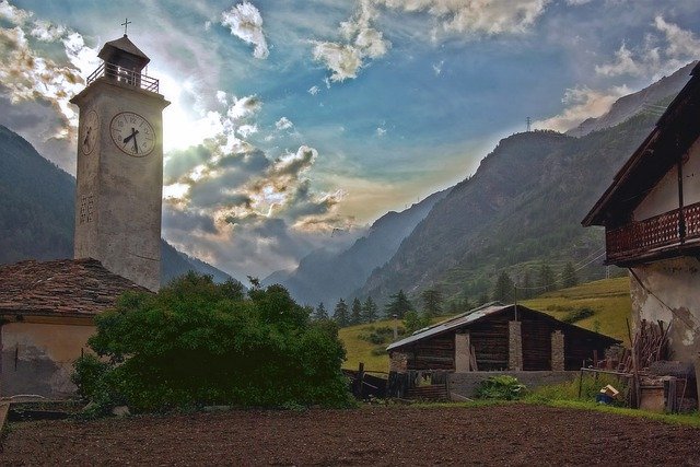 Bezpłatne pobieranie bezpłatnego zdjęcia stodoły kościelnej Campanile Mountain do edycji za pomocą bezpłatnego edytora obrazów online GIMP