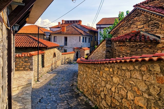 Téléchargement gratuit d'une image gratuite de maisons d'Ohrid, rue de la ville d'église à modifier avec l'éditeur d'images en ligne gratuit GIMP