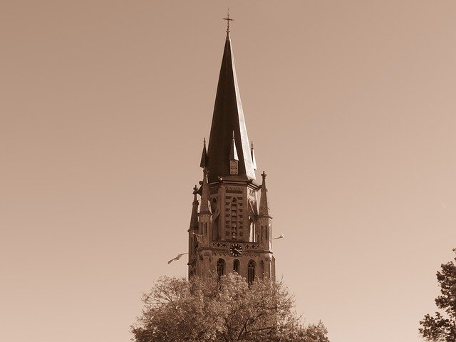 Descărcare gratuită Church Dark Historical - fotografie sau imagini gratuite pentru a fi editate cu editorul de imagini online GIMP