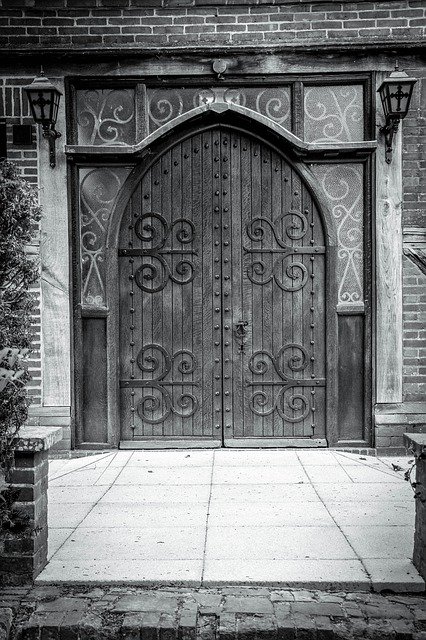 Gratis download Church Door Nice Black And - gratis foto of afbeelding om te bewerken met GIMP online afbeeldingseditor