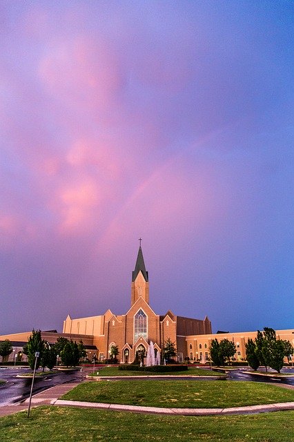 Unduh gratis Church Rainbow Clouds - foto atau gambar gratis untuk diedit dengan editor gambar online GIMP