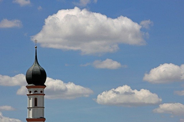 Scarica gratuitamente Church Steeple Clouds: foto o immagine gratuita da modificare con l'editor di immagini online GIMP