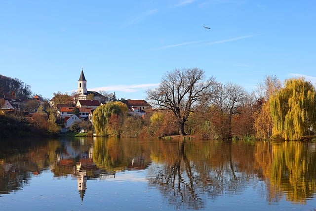 Descarga gratuita iglesia árboles ciudad otoño otoño cielo imagen gratis para editar con el editor de imágenes en línea gratuito GIMP