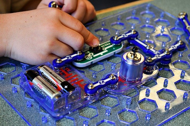 Muat turun percuma Circuitry Child Learning - foto atau gambar percuma untuk diedit dengan editor imej dalam talian GIMP