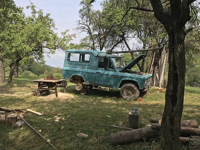 Bezpłatne pobieranie Circular Saw Auto Jeep All Terrain - darmowe zdjęcie lub obraz do edycji za pomocą internetowego edytora obrazów GIMP