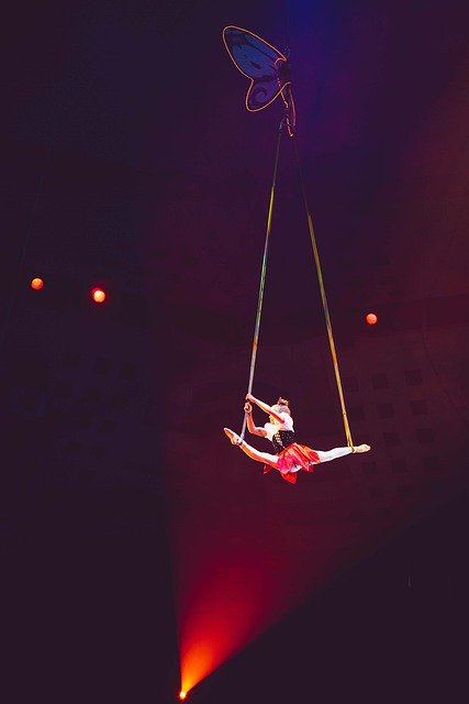 دانلود رایگان Circus Light Acrobat - عکس یا تصویر رایگان قابل ویرایش با ویرایشگر تصویر آنلاین GIMP