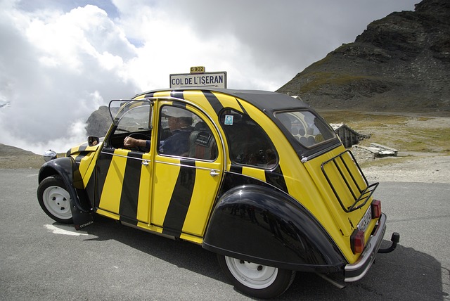 Free download citroen 2cv old car free picture to be edited with GIMP free online image editor