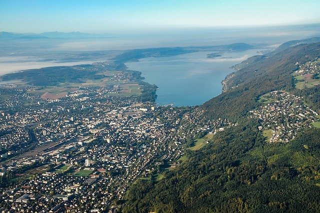 Descărcare gratuită City Lake Aerial View - fotografie sau imagini gratuite pentru a fi editate cu editorul de imagini online GIMP