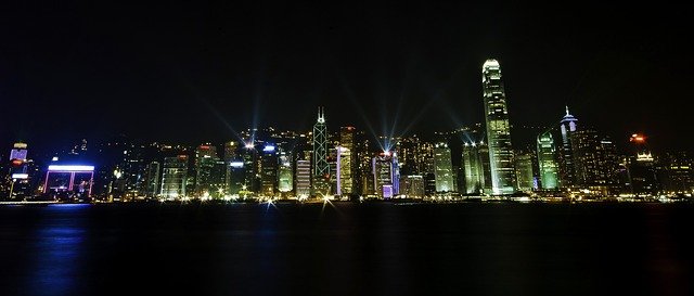 Descargue gratis la imagen gratuita del horizonte del agua de la noche de las luces de la ciudad para editar con el editor de imágenes en línea gratuito GIMP