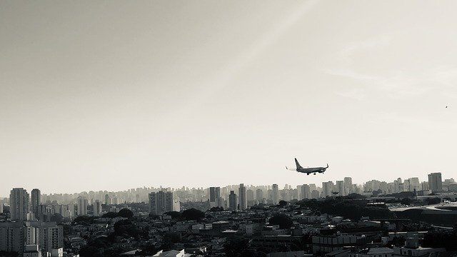 Gratis download City Plane Airplane - gratis foto of afbeelding om te bewerken met GIMP online afbeeldingseditor