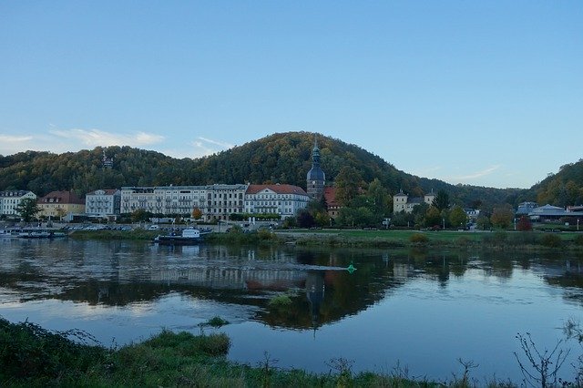 Bezpłatne pobieranie City River Building - bezpłatne zdjęcie lub obraz do edycji za pomocą internetowego edytora obrazów GIMP