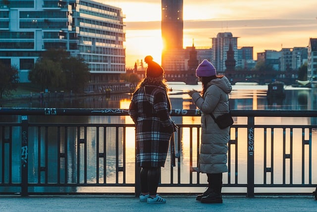 Scarica gratuitamente l'immagine gratuita di City Sunrise Bridge per le amiche delle donne da modificare con l'editor di immagini online gratuito GIMP