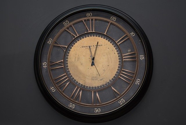 Free download Clock Hour Minutes -  free photo or picture to be edited with GIMP online image editor