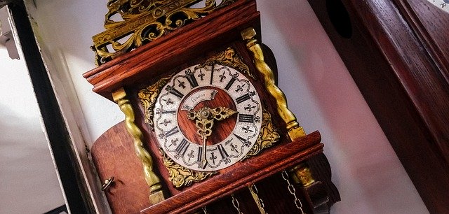 Descarga gratuita Clock Old Rinder: foto o imagen gratuita para editar con el editor de imágenes en línea GIMP