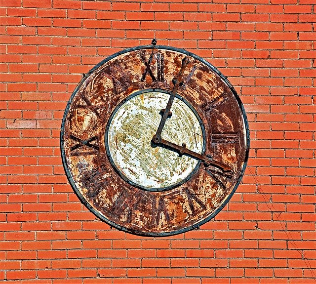 Bezpłatne pobieranie Clock Vintage Rustic - bezpłatne zdjęcie lub obraz do edycji za pomocą internetowego edytora obrazów GIMP