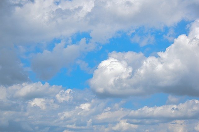 Descarga gratuita Clouds Atmosphere Blue: foto o imagen gratuita para editar con el editor de imágenes en línea GIMP