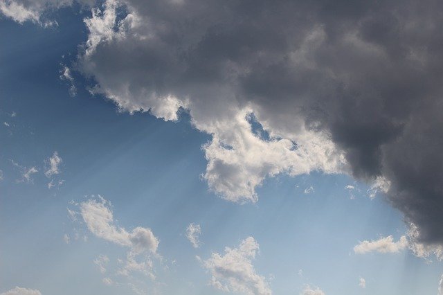 Descarga gratuita Clouds Day Picture: foto o imagen gratuita para editar con el editor de imágenes en línea GIMP