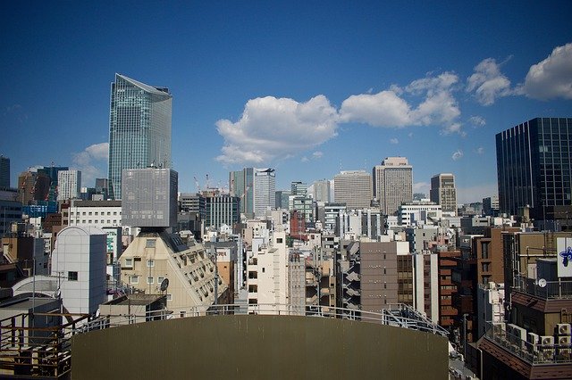 Unduh gratis Clouds Japan Skyscrapers - foto atau gambar gratis untuk diedit dengan editor gambar online GIMP