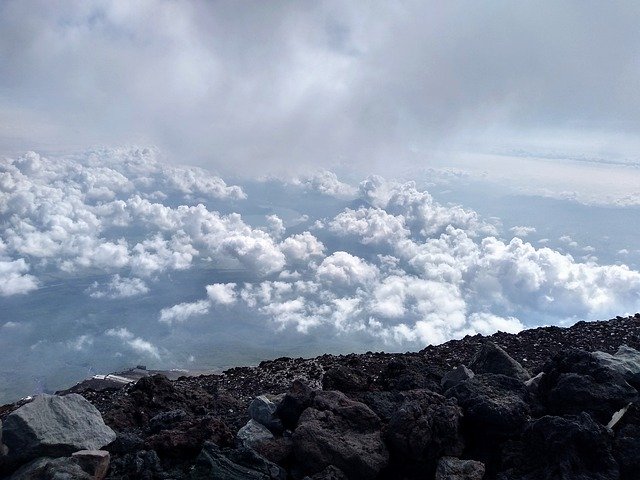 Безкоштовно завантажте Clouds Mountain Sky Mount – безкоштовну фотографію чи зображення для редагування за допомогою онлайн-редактора зображень GIMP