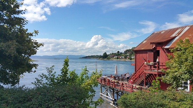 Ücretsiz indir Clouds Red House Water - GIMP çevrimiçi görüntü düzenleyici ile düzenlenecek ücretsiz fotoğraf veya resim